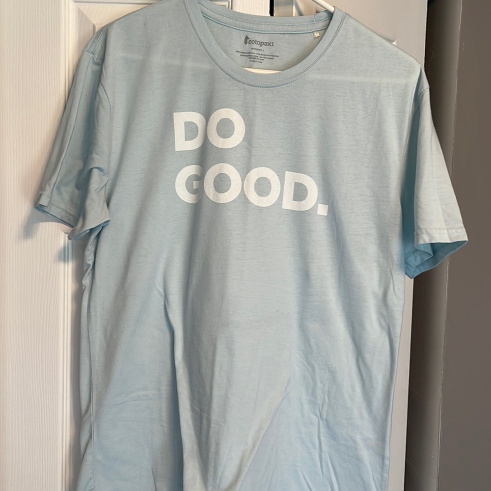 NWOT Cotopaxi womens tshirt. Size large